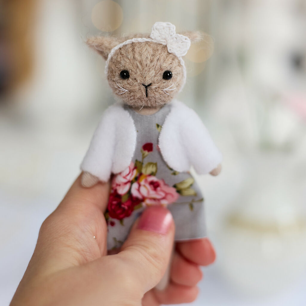 Emian | Miniature Cat Doll in Grey