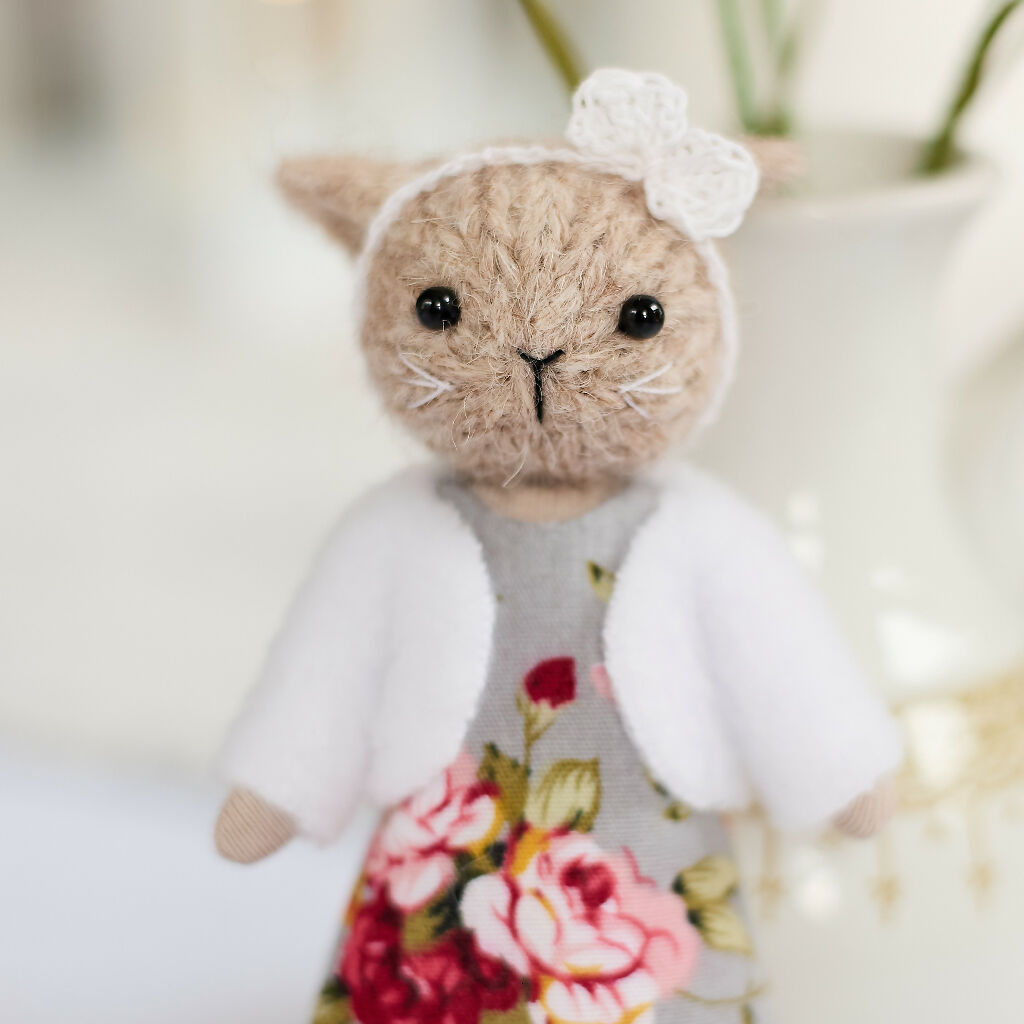 Emian | Miniature Cat Doll in Grey